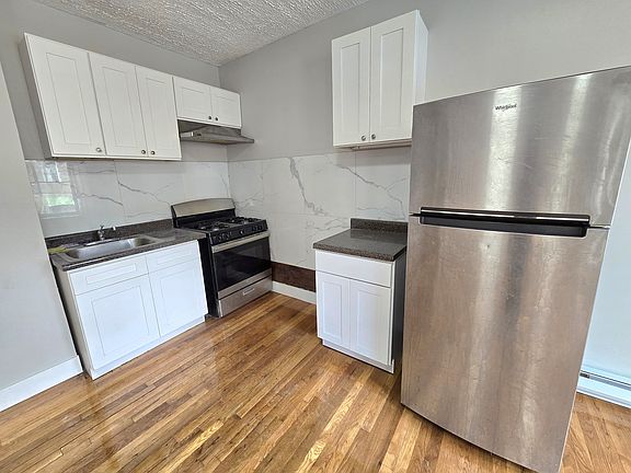 3rd image of 940 E 228th St #3