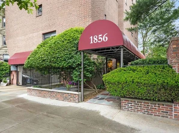 1856 Beacon St APT 2D, Brookline, MA 02445