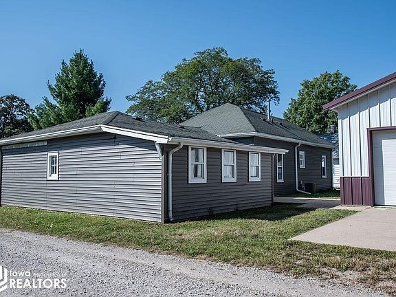 4th image of 323 E Manning Ave