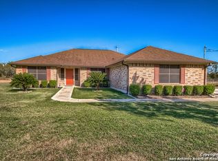 168 County Road 163, Floresville, TX 78114