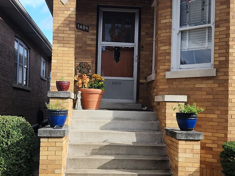 Maple Ave — Photo 2