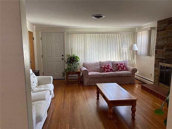 4th image of 30 Benjamin Dr
