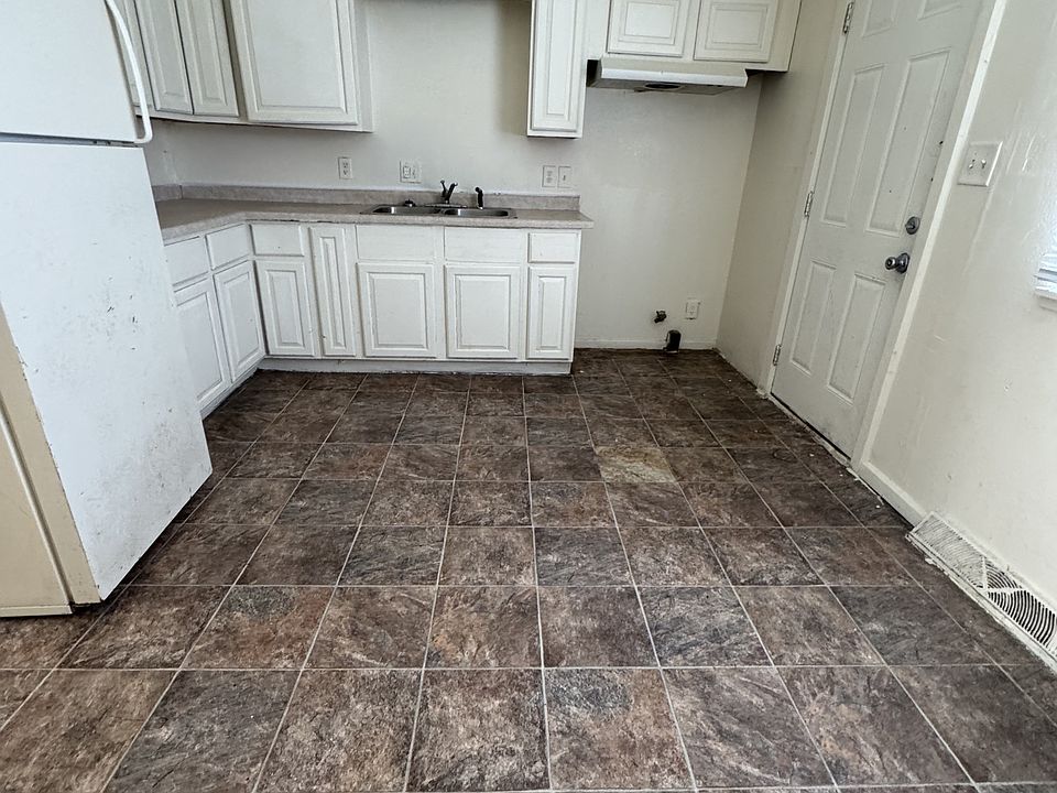 1st image of 8746 W Carmen Ave #2