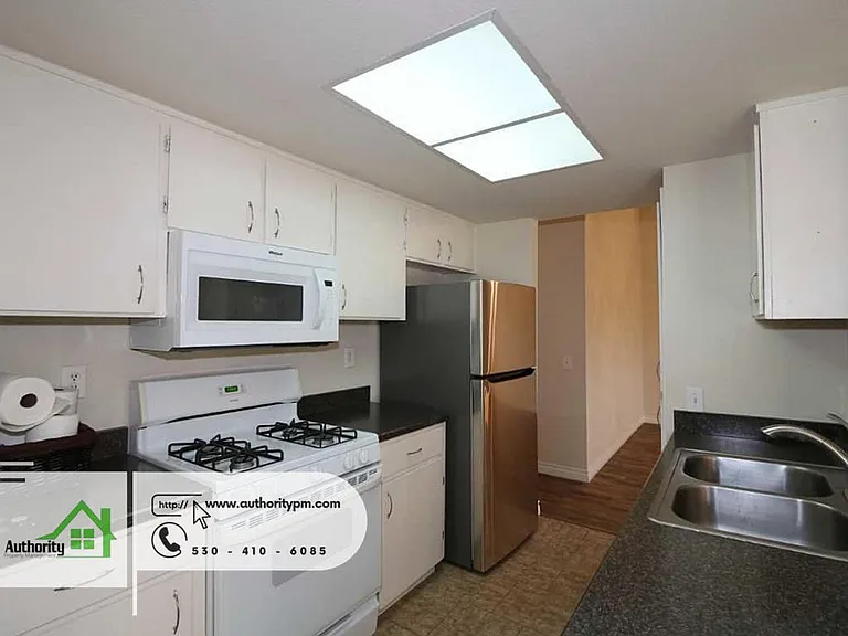 808 Springer Dr — Photo 7