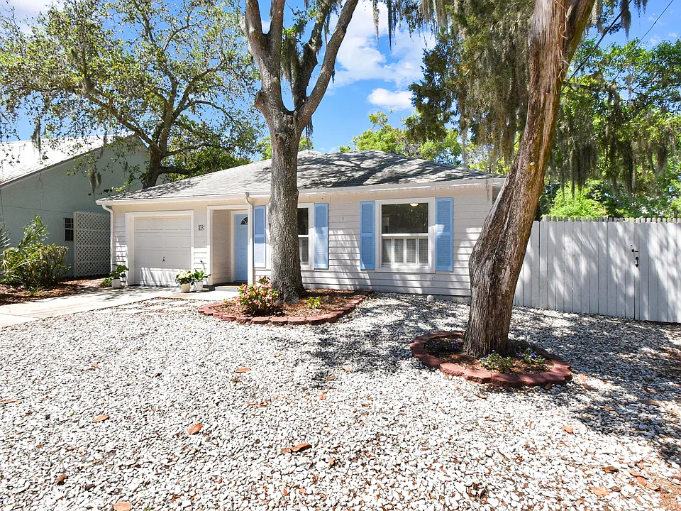 19 Lockhart Ln