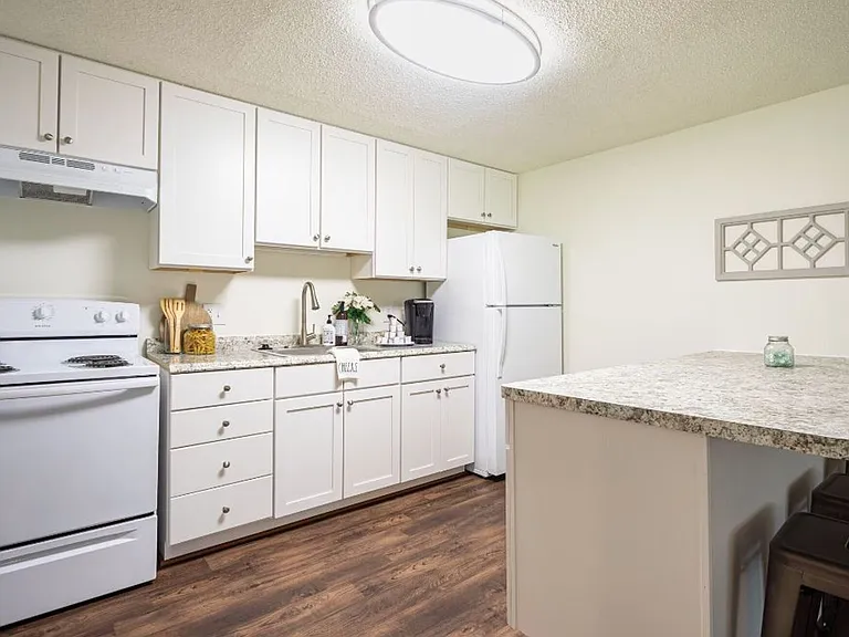 Oakbrook ~ Boutique Cottage Style Living Meets Hassle Free Leasing — Photo 2