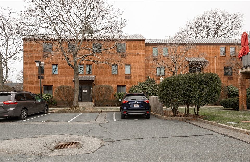 1st image of 11 Barton Sq APT 201