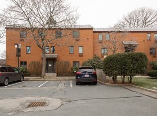 11 Barton Sq APT 201, Salem, MA 01970