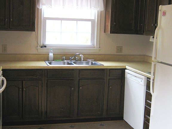 4th image of 403 Ilex Dr
