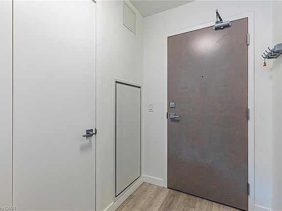 5th image of 455 Charlton Ave E #208