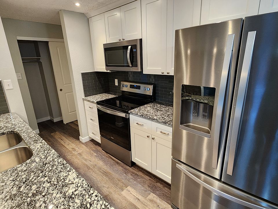 Updated Kitchen with Stainless Steel Appliances