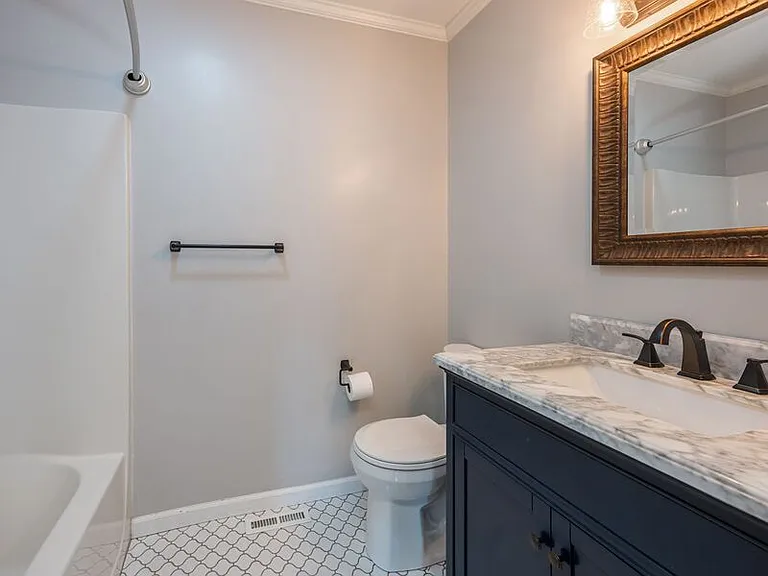 15 Tiffany Ln — Photo 12