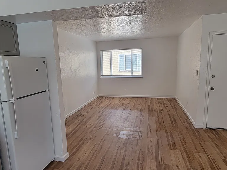 2524 Chelwood Park Blvd NE #C — Photo 32