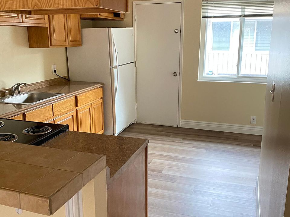 1st image of 652 Grand Fir Ave #3