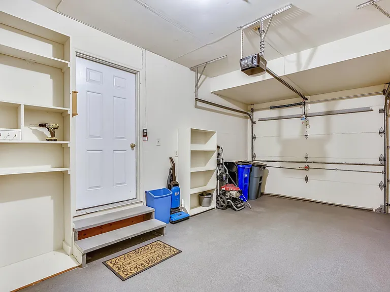5205 Columbia Rd #9 — Photo 34