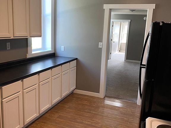 4th image of 590 E Division St APT B