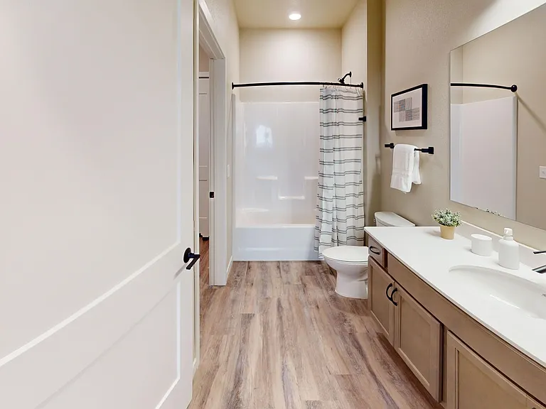 10Bedrock Apartments — Photo 30