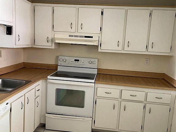 2nd image of 2850 Somerset Drive #116L