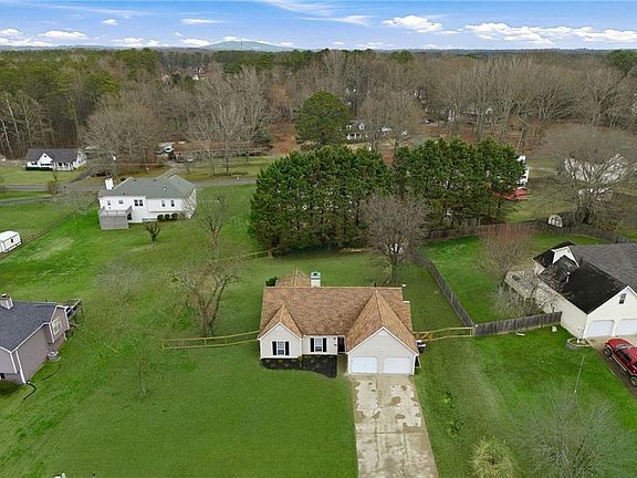 4th image of 1320 Paddocks Way