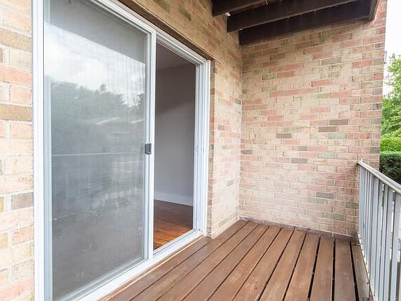5th image of 1913 Country Ln #2001