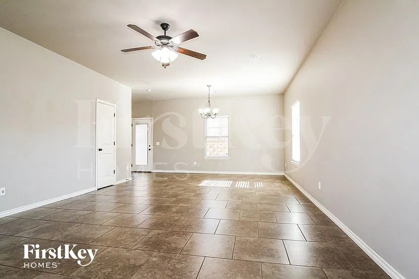 4 bed, 2.5 bath, 1758 sqft, $2,125 — Photo 3