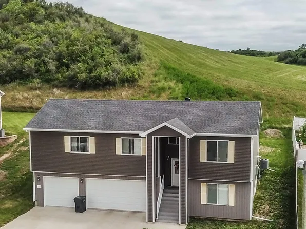 307 Mario Ct SE, Mandan, ND 58554