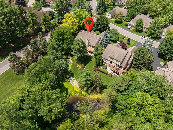 3rd image of 4791 Roundtree Dr