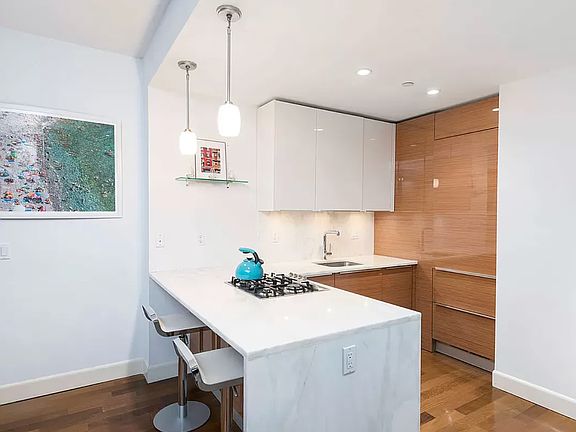 3rd image of 130 W 20th St APT 4A