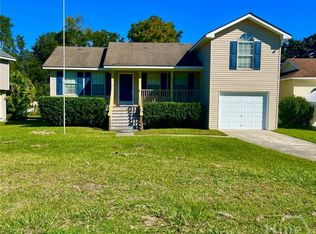 8 S Lake Dr, Savannah, GA 31410