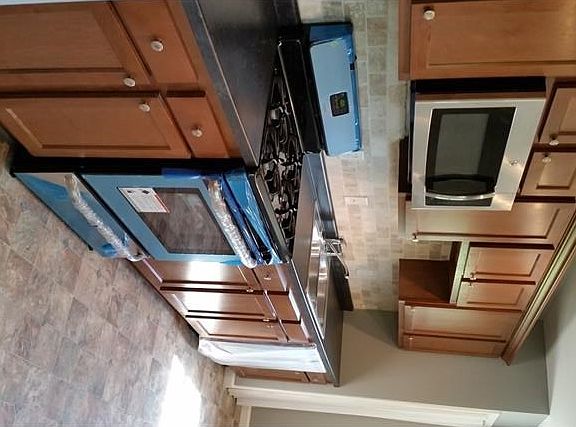 Fantastic kitchen loaded with upgrades!