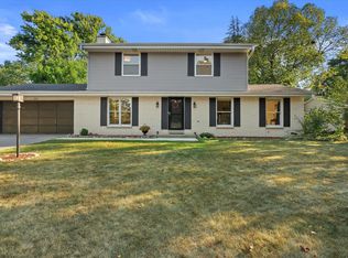 2121 Laura Ln, Waukesha, WI 53186