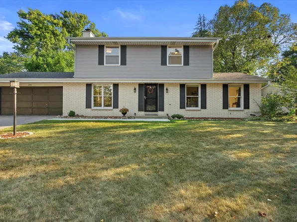 2121 Laura LANE, Waukesha, WI 53186