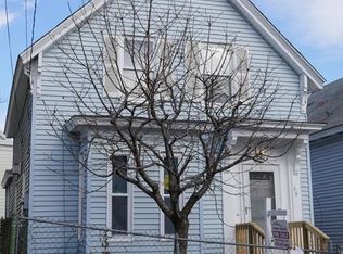36 Hudson St, Lowell, MA 01852