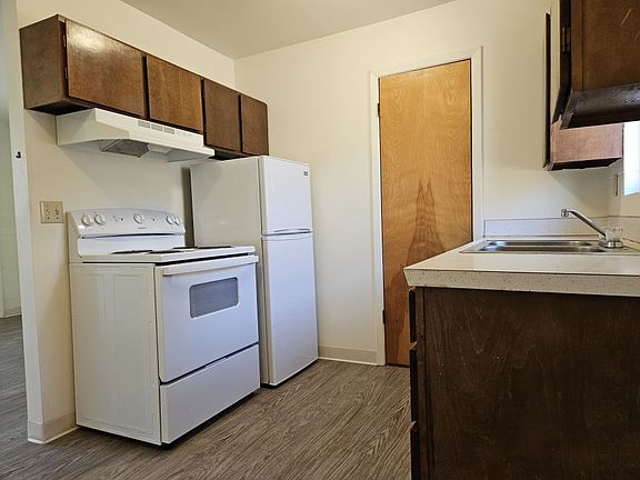 3rd image of 2028 Alderson Ave #8
