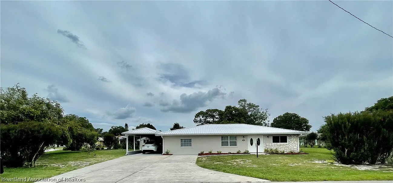 3 bed, 2.0 bath, 1768 sqft, $1,900 — Photo 3