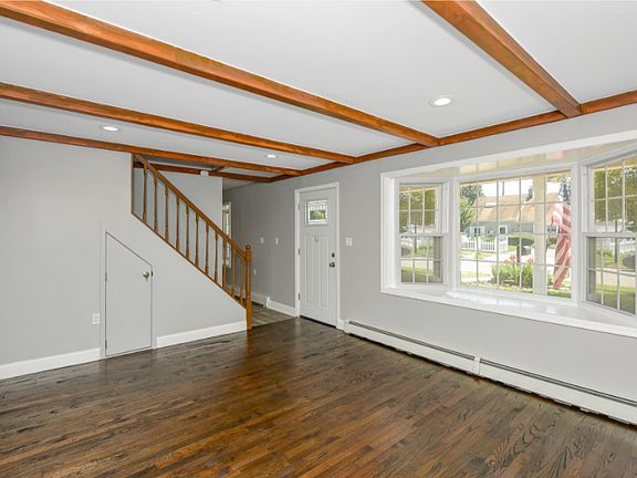 4th image of 53 Meadow Ln