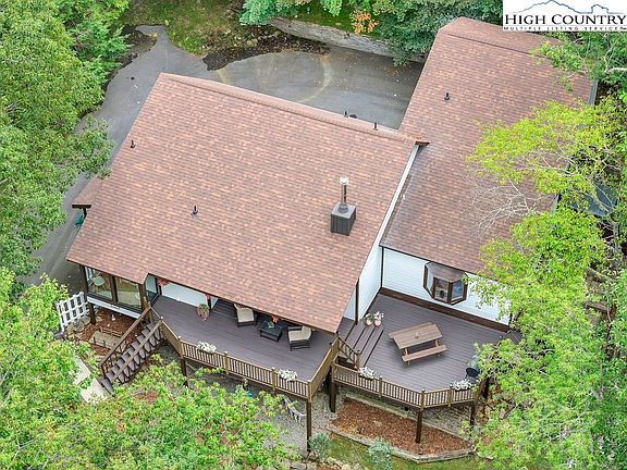 5th image of 111 Wintergreen Way Road