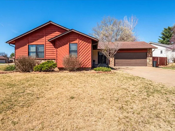 621 Woodstream Dr, Saint Charles, MO 63304