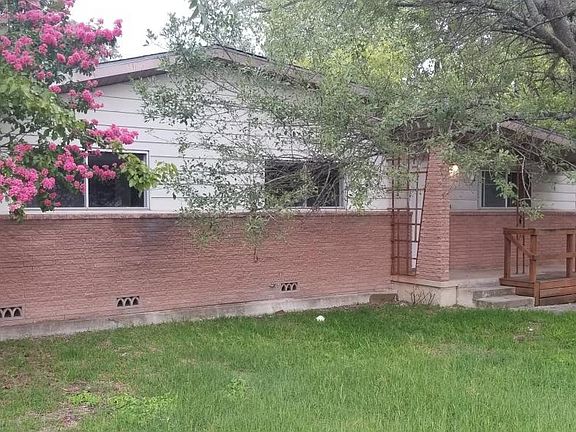 2nd image of 906 Mary St