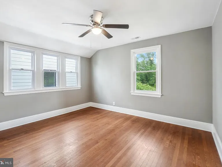 2615 Otis St NE — Photo 30
