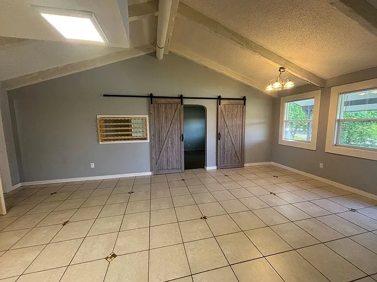 285 W Vicki Ave — Photo 9