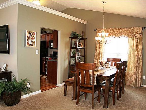 3rd image of 807 Bristle Lake Dr