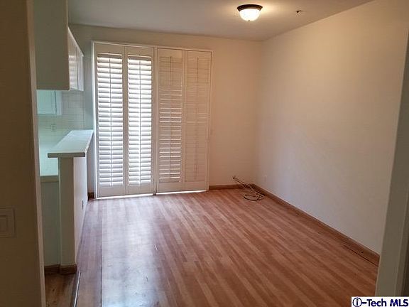 3rd image of 18347 Saticoy St Unit 17