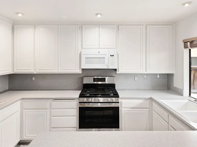 130 W Alamar Ave #3 — Photo 6