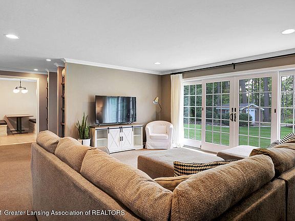 5th image of 440 Whitehills Dr