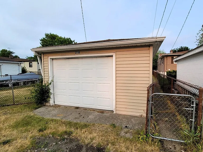 2716 White Oak Ave — Photo 15