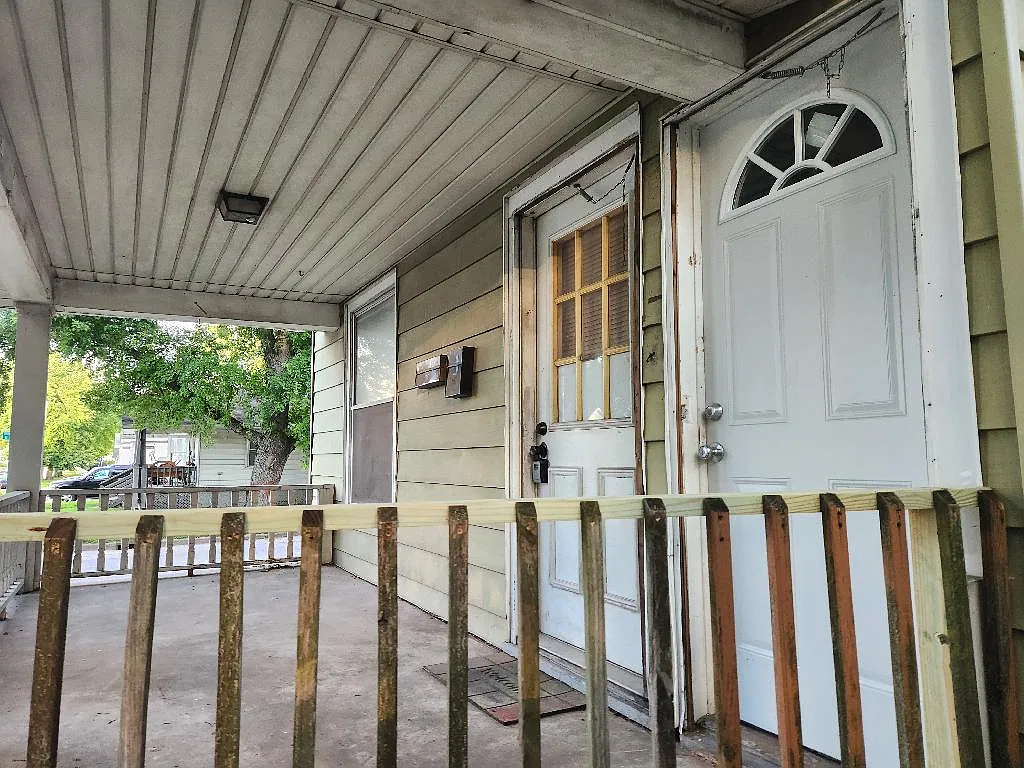 2 bed, 658 sqft, $1,200 — Photo 2