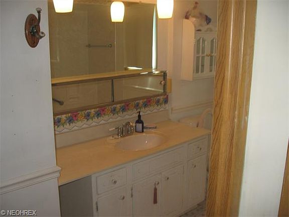 5th image of 13804 Mary Ann Dr