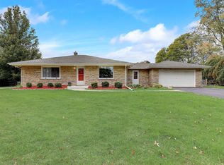 10043 N Greenview Dr, Mequon, WI 53092
