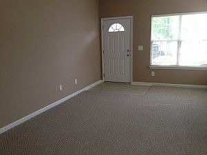 2nd image of 3121 Manhasset Ln